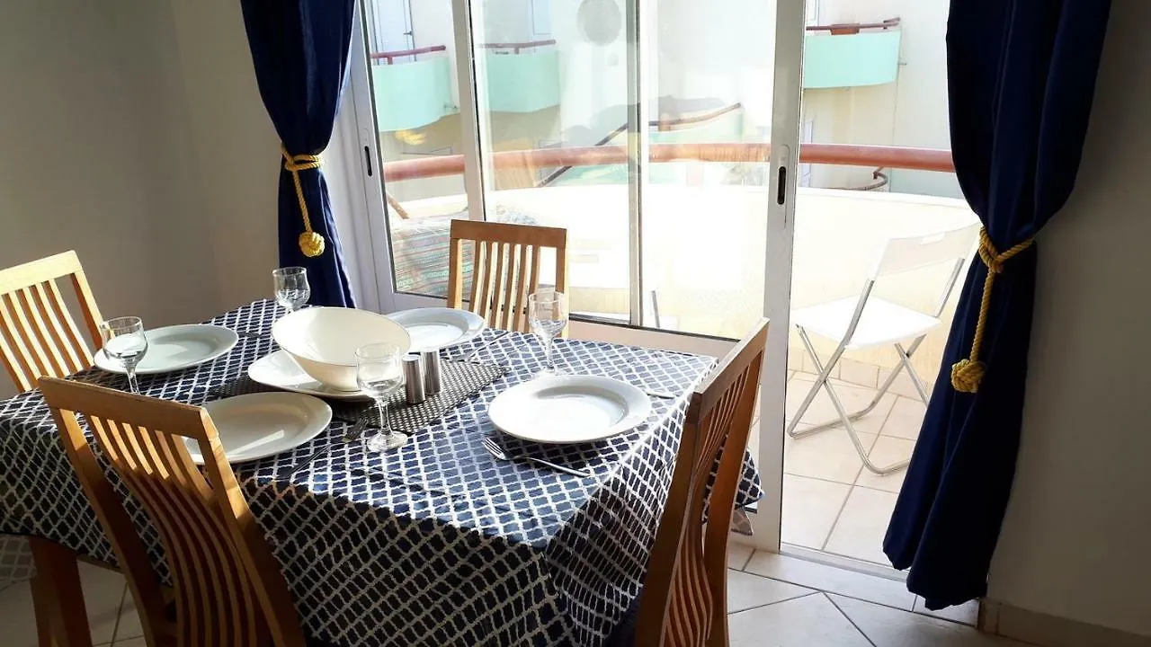 2 Bdr Top Floor Pool Views Apartment Santa Maria