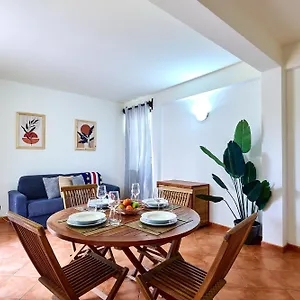 2* Pensión Patio Antigo